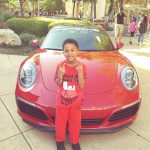 Meet your Posher, Levi